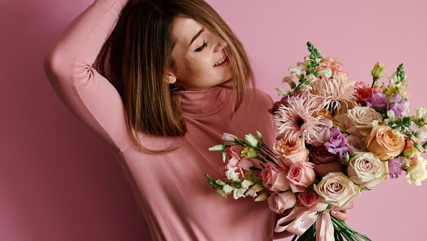 Sending flowers to girlfriend online at work