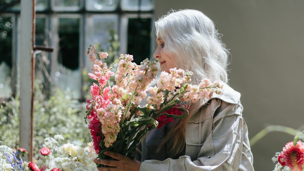 Happiness in Bloom: Benefits of Flowers for Seniors 