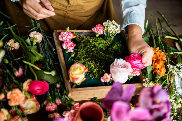 How to build a flower arrangement like the pros