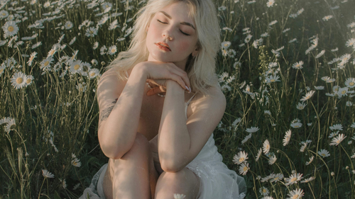 Embracing the Soft Life: How to Romanticize Your January with Flowers