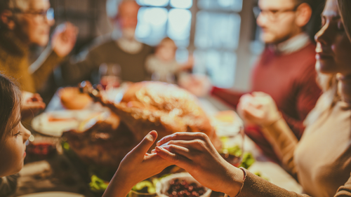 Unique ways to incorporate thankfulness and flowers into your Thanksgiving celebration