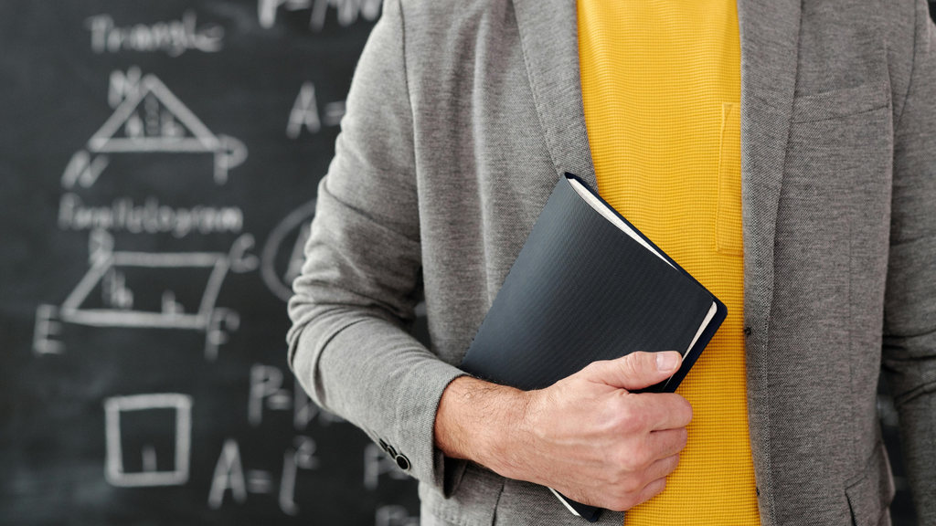 Why World Teachers' Day Flowers Are Worth Sending This Year