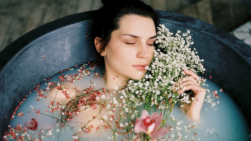 DIY Flower Bath: A Must-Try Self-Care Ritual 