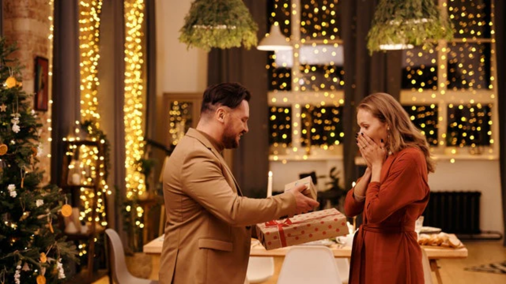 How to Prepare A Romantic Christmas Date for Couples