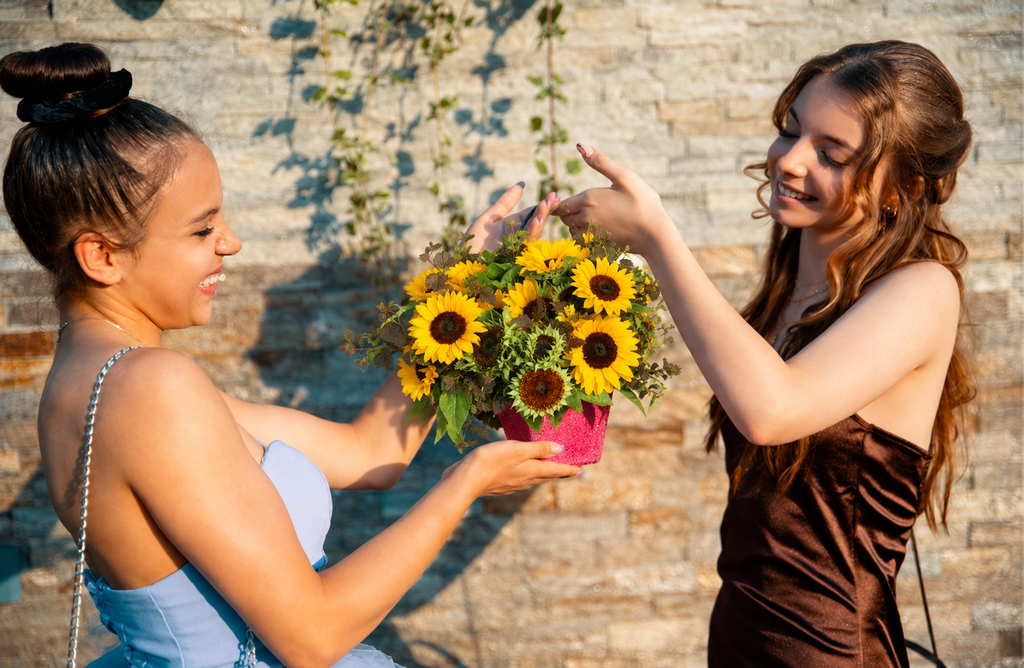 Friendship Day Flowers: 5 Ideas Your Bestie Deserves
