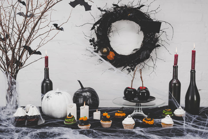 Creepy But Classy Ideas For DIY Halloween Wreaths