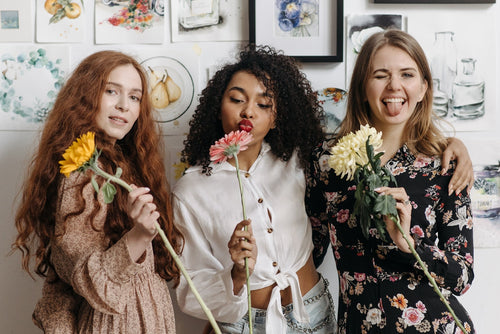 Flowers for Friends: How to Celebrate International Friendship Day