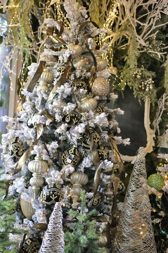 holiday installation christmas tree